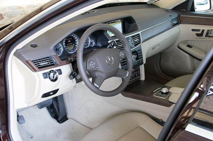  Mercedes-Benz E350 2012 года  (фото 28 из 37)